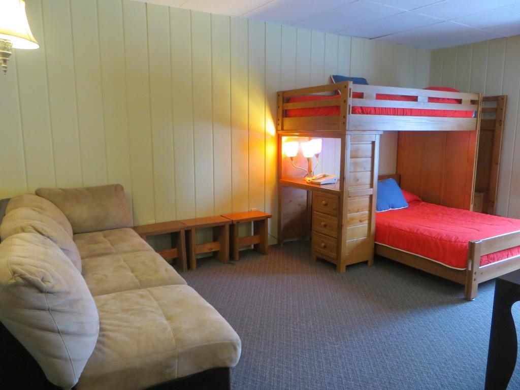Motel 72 Grayling Room photo